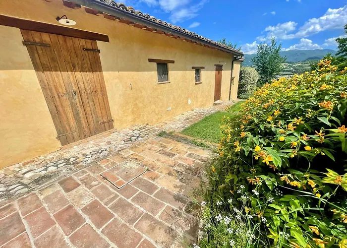 Vila Spoleto Tranquilita Sleeps 16 With Wifi Pool Yoga Gardens And Views Morro