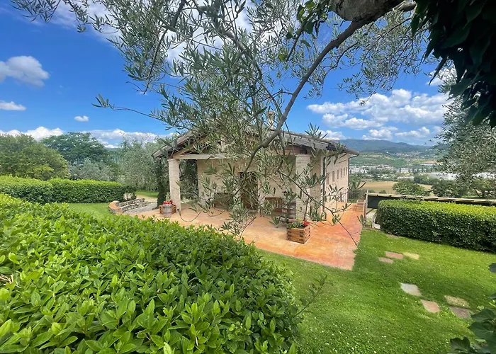 Vila Spoleto Tranquilita Sleeps 16 With Wifi Pool Yoga Gardens And Views